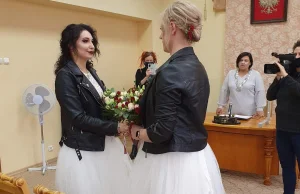 Dwie kobiety wzięły ślub w Łodzi. Tylko, że jedna z nich jest mężczyzną.