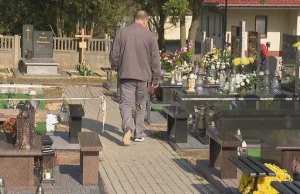 Zbyt drogie miejsca na cmentarzu. Mieszkańcy pozywają kurię - Polsat News