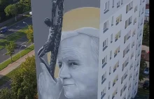 W Stalowej Woli powstał gigantyczny mural Jana Pawła II. Ma 30 metrów wysokości