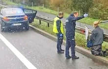 Szedł na kolanach z krzyżem autostradą A4 z Krakowa do Częstochowy....