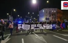 Live z protestów w Warszawie po wyroku TK. Tłumy na ulicach.