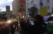 Raport: Policja w Gdyni spisuje za stawianie zniczy na ulicy