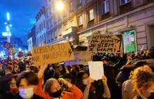 Protest kobiet w Katowicach. Spod biura PiS do Archikatedry.