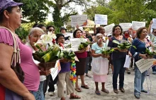 Szpitalne łóżko z kajdankami: ochrona życia w Salwadorze