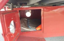Kabina sypialna podwieszona pod podłogą naczepy, kierowca spał tam podczas jazdy