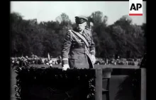 Józef Piłsudski dokonuje przeglądu kawalerii w 1933 roku.