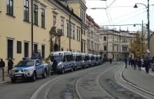 Policja obstawiła Kurię Krakowską. Trwa protest!