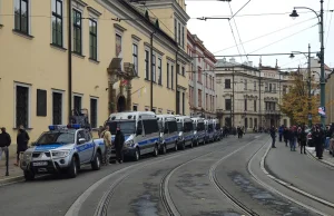 Policja obstawiła Kurię Krakowską. Trwa protest!