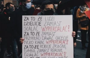 Dlaczego "wyp*******ć" wybrzmiało najgłośniej? O hasłach skandowanych...