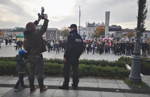 Strajk kobiet w Grójcu. Poszły pod dom posła Marka Suskiego