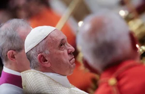 Jezuicki portal ostrzega przed świętokradczymi memami z papieżem