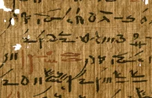 Atrament z egipskich papirusów ukazuje starożytne praktyki pisarskie.