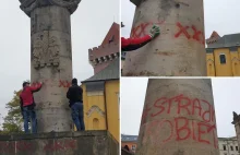 Kibice Lecha oczyścili zdewastowany pomnik Ułanów Poznańskich
