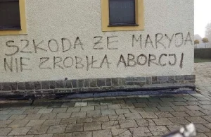 Szokujący napis na murach parafii. "Szkoda, że Maryja nie zrobiła aborcji"