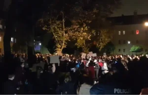 Protest przed domem Krystyny Pawłowicz. "Terroryści"