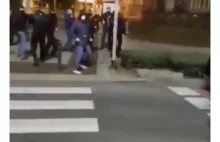 Atak na protestującą kobietę - trafiła do szpitala