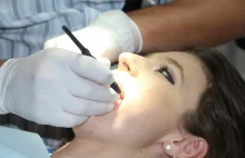 Kobieta zakażona Sars-CoV-2 z bólem zęba nie mogła znaleźć dentysty.