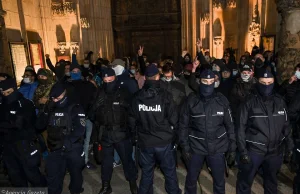 Policja potępia bojówki Straży Narodowej. "Może mamy bojówkarzom broń wydać?"