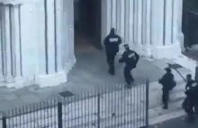 Policja wchodzi do bazyliki Notre-Dame w Nicei po ataku