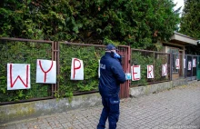 Hasło Strajku Kobiet na płocie Kaczyńskiego. Policja nie reagowała