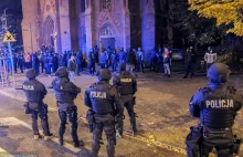 Oficerowie policji: Sytuacja jest kryzysowa. Wódz podgrzał emocje.