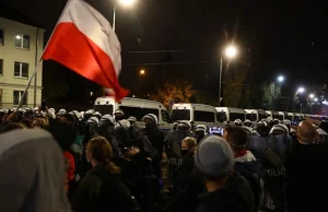 "Jarek, pakuj się". Manifestanci przed domem Kaczyńskiego