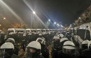 Policja pod domem Kaczyńskiego