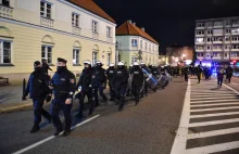 37 osób zatrzymanych po protestach w Warszawie. Wiemy, kim są zatrzymani