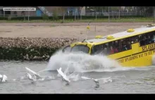 Holenderski autobus amfibia w akcji