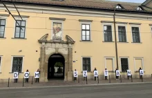 "Dom szatana": akcja przed krakowską kurią
