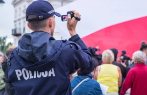 Policja zaczyna stawać po stronie protestujacych. Udostępniła nagłośnienie...