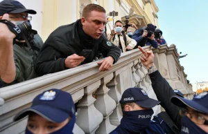 Policjanci: Szef straży narodowej pilnuje kościołów, a do własnego domu chce nas