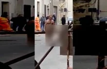 Włochy: nagi mężczyzna atakuje gliniarzy