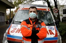 Reuters pisze o kolejkach karetek pod polskimi szpitalami...