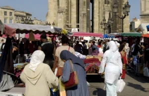 Francja: 57% młodych muzułmanów uważa, że prawo szariatu jest ważniejsze...