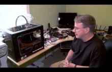 [EN] Biurko Linusa Torvalds'a - niezły piwniczak z niego!
