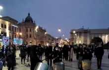 Protesty nie cichną. Policja blokuje dostęp do protestu w Lublinie.