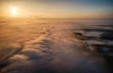 Ogromna mgła przykryła mazurskie miasteczko. Piękne fotografie