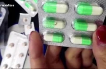 Chinki znajdują żywe robaki pełzające w paczce antybiotyków