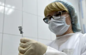 Medycy, którzy przyjęli rosyjską szczepionkę, zachorowali na COVID-19