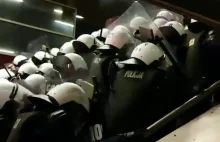 Policja rzuca granatem hukowym w dziennikarzy na Marszu Niepodległości