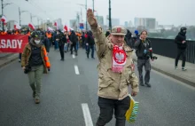 Uczestnik Marszu Niepodległości z nazistowskim pozdrowieniem. Zamawiał 5 piw?