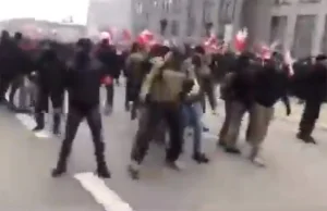"Tajniacy" z pałkami w tłumie Marszu Niepodległości rozpoczynają zamieszki!