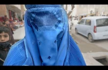 Co widzi kobieta zza afgańskiej burki?