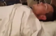 Ojciec filmuje swojego syna pod silnym znieczuleniem. (eng)
