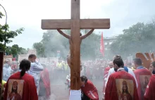 Wychowanie katolickie. „Krzywda, która boli tak, że rozpieprza od środka”