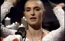 Sinéad O’Connor rwie zdjęcie Jana Pawła II podczas występu na żywo