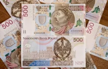 Rzeka banknotów zalewa Polskę