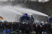Starcia między koronasceptykami i policją w Berlinie