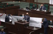 Minister z 30-metrową rolką! Rafał Weber prezentuje sukcesy PiS w budowie dróg